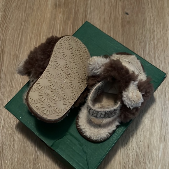 Ugg slippers - Picture 4 of 4